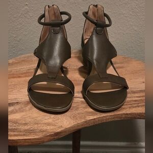 New Journee Collection Brown Women's Wedge Sandals Size 6.5